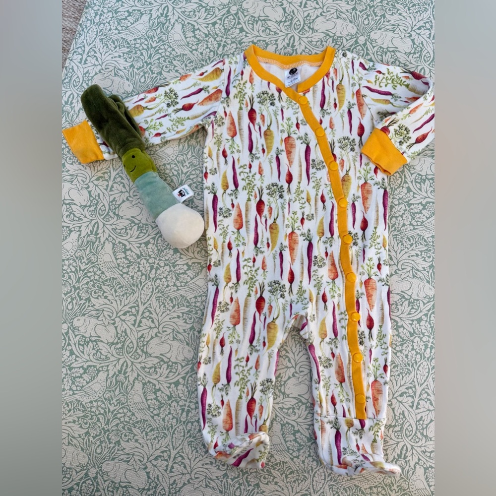 🥕🐰 Organic Cotton Footed Sleeper
